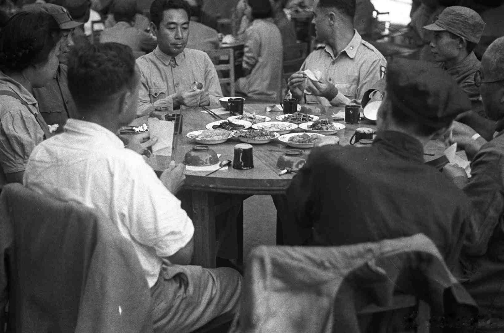 1944年，哈里森·福尔曼镜头下的到延安考察的美军观察组历史影像历史人物 ​​​