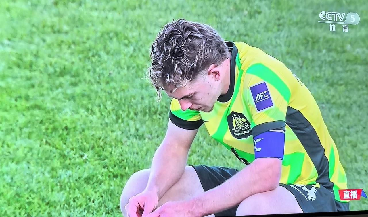 哨响了！澳大利亚沮丧不已！我们赢了！[赞][赞][赞][赞][赞][赞]
1：0