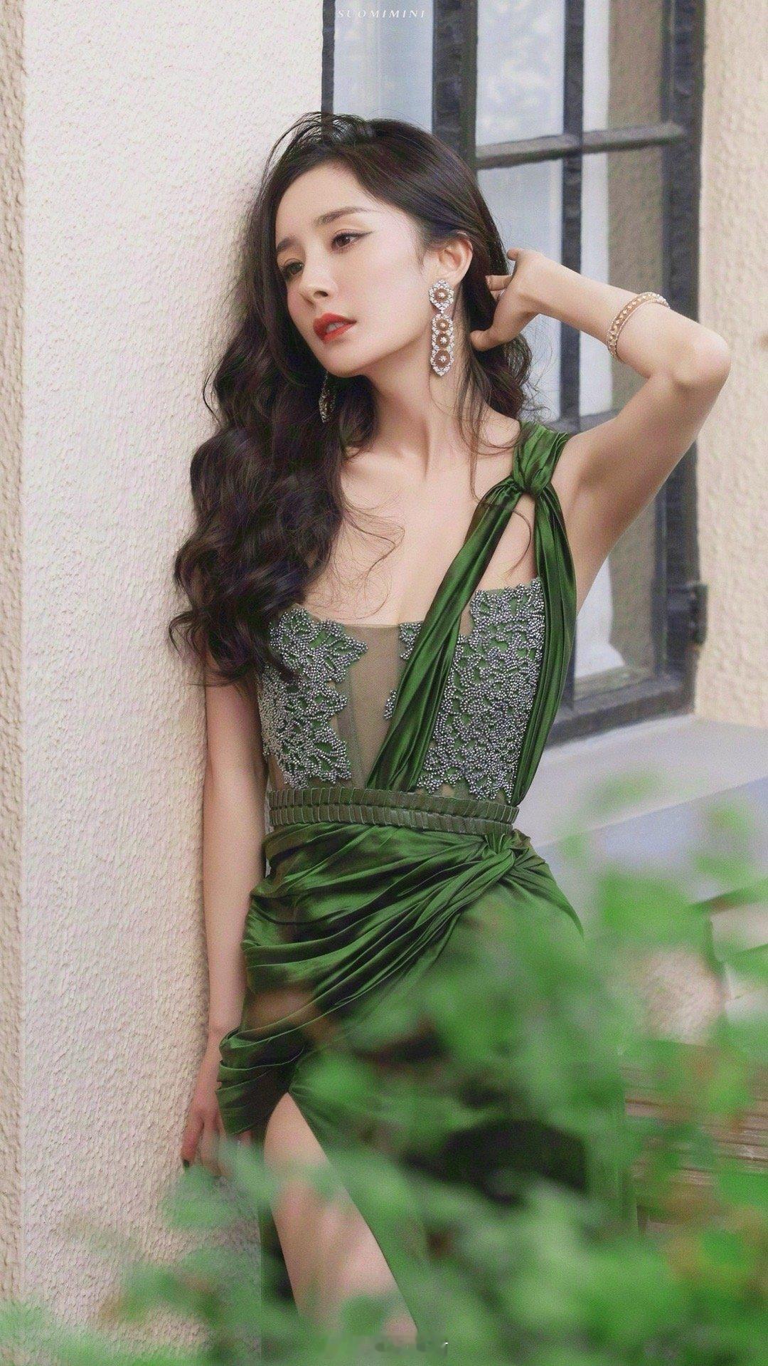 杨幂的神图[色][抱一抱][抱一抱][心][心][心][心][心][心][舔屏]