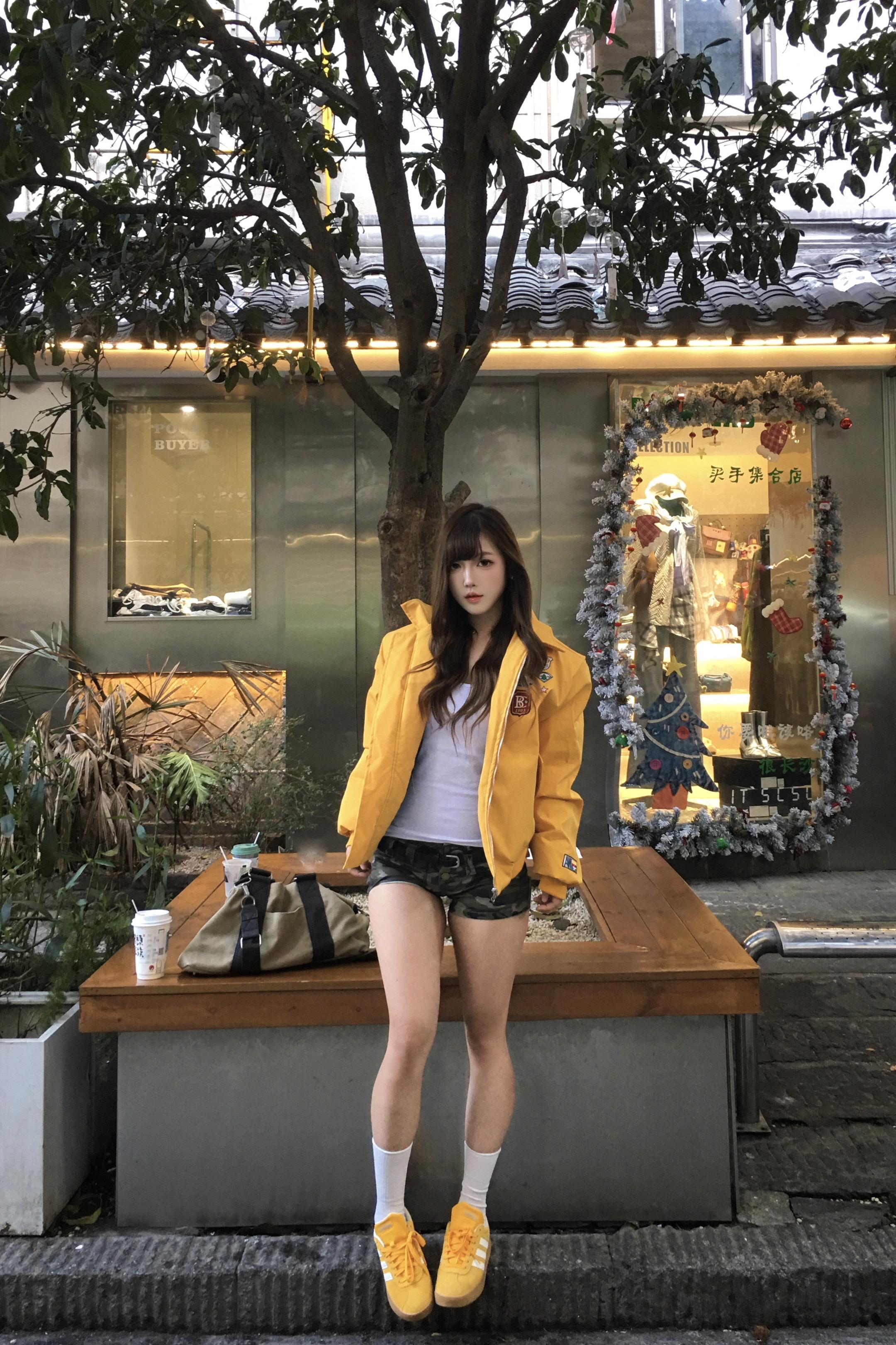 什么都是假的 抱着我的小手机躺床上才是真的