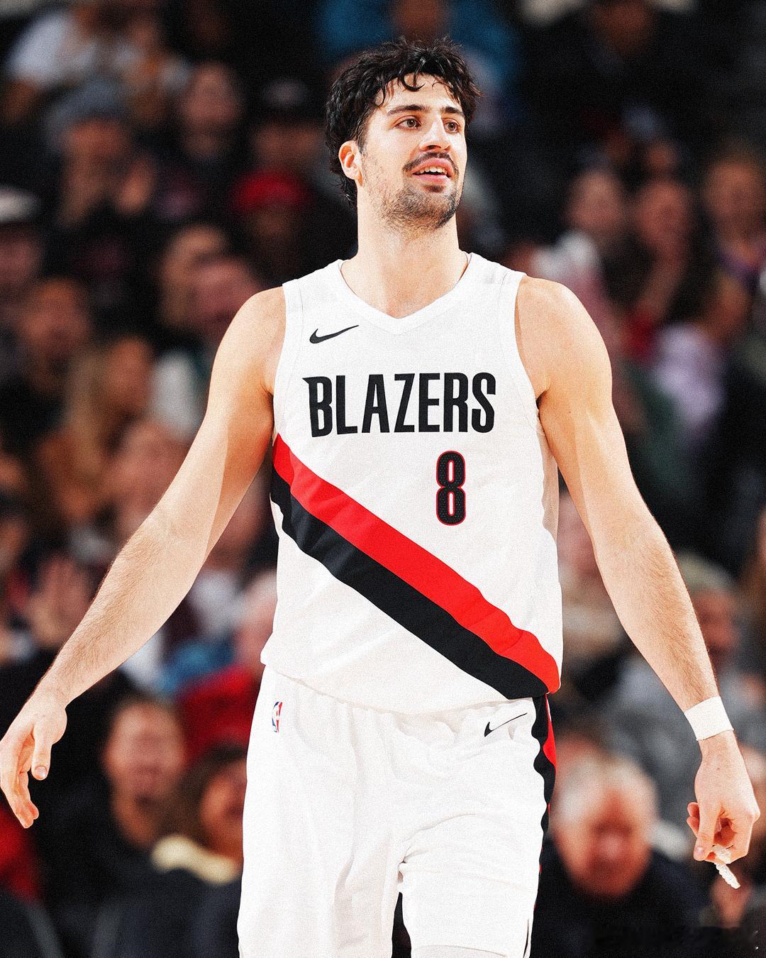 开拓者明天对阵湖人：阿夫迪亚大概率缺阵（下背部拉伤）杨瀚森被列为出战成疑，他今天