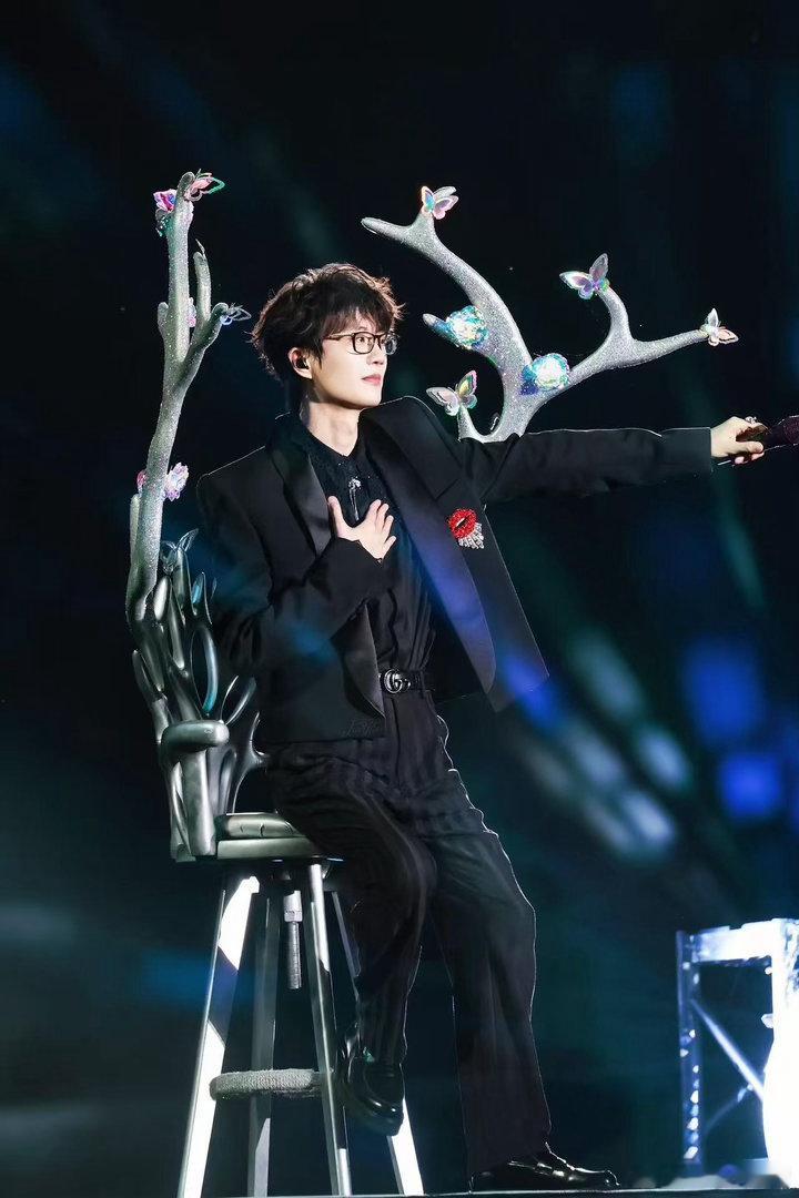 许嵩再发生一次又怎么样呢 签售会上那段对话，许嵩的回答挺干脆的。不过也是那次之后