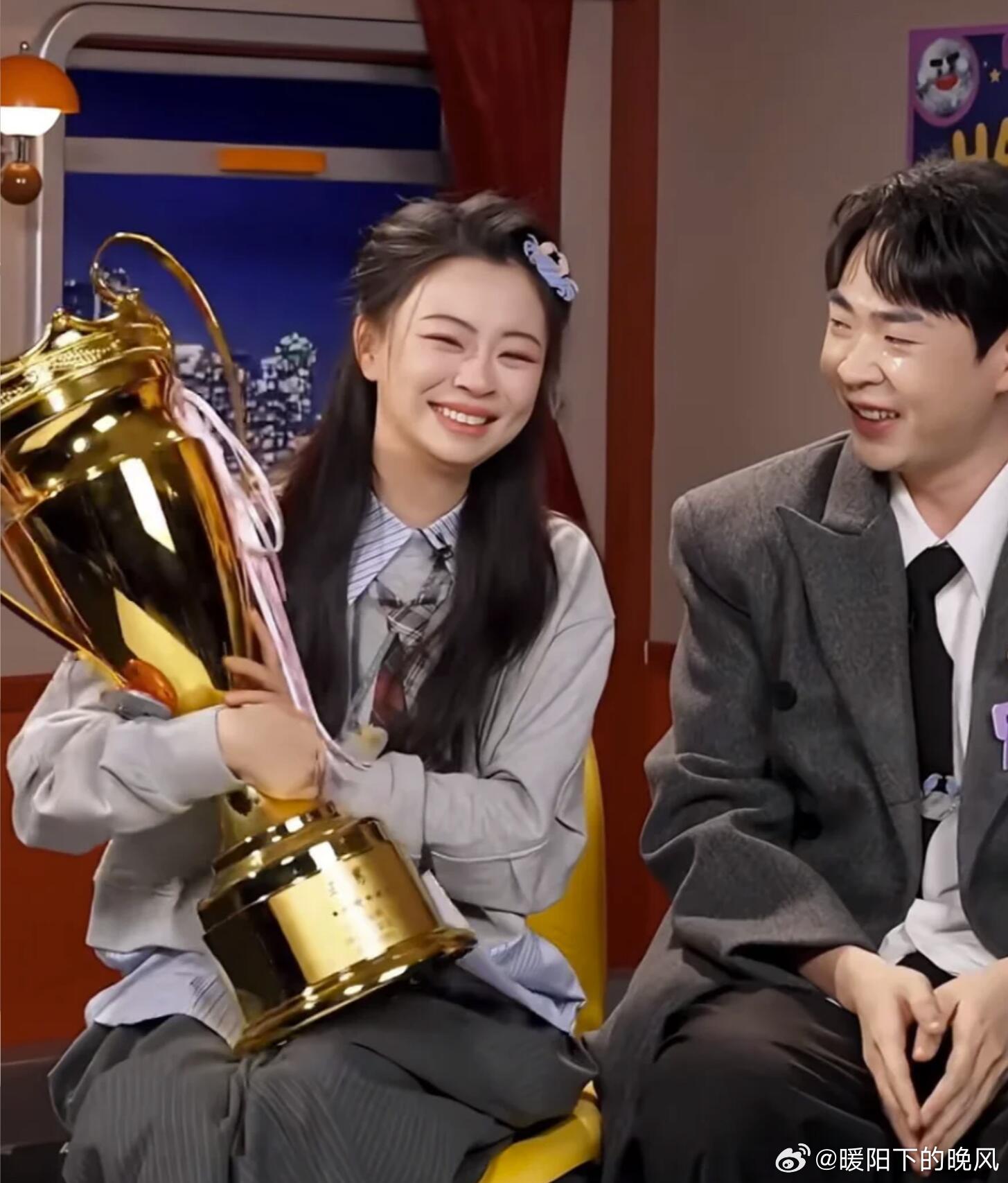 喜人的女性力量杀疯了 文字真的有治愈人心的魔力😌，故事信箱让陌生的女孩彼此靠近