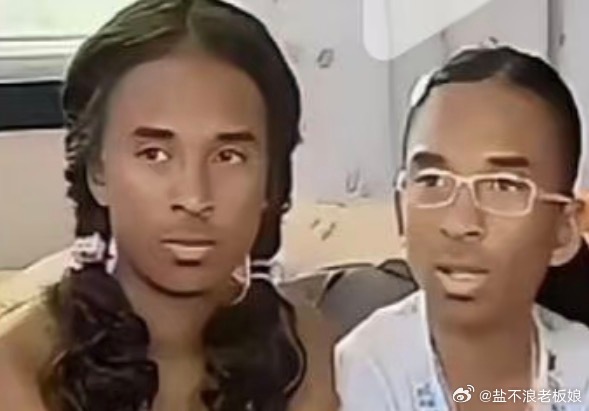 看人说自己头发少软，狼尾一小绺像老鼠尾巴，，然而头发又硬又直染完失去弹性扎高马尾