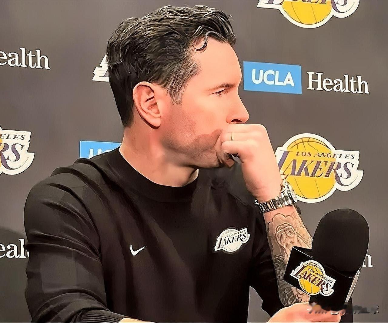 四旬老汉詹姆斯终于得到了雷迪克的认可！

湖人主帅雷迪克今日接受采访谈到怎么激发