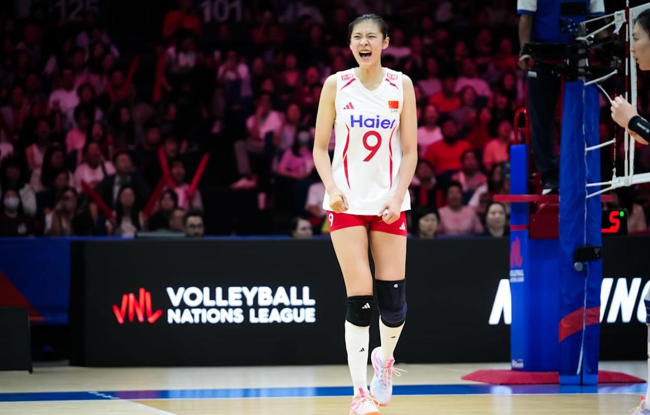 恭喜中国女排3-0爆冷击败塞尔维亚（三局25-21/25-21/25-21）。