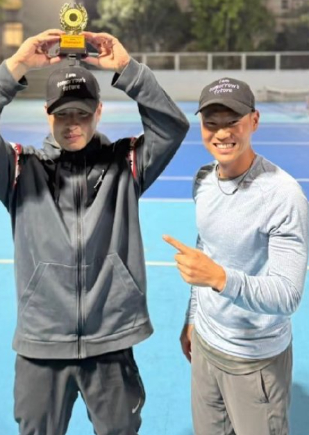 潘玮柏称周杰伦网球比自己厉害 潘玮柏在社交媒体上回复网友称周杰伦打网球比自己厉害