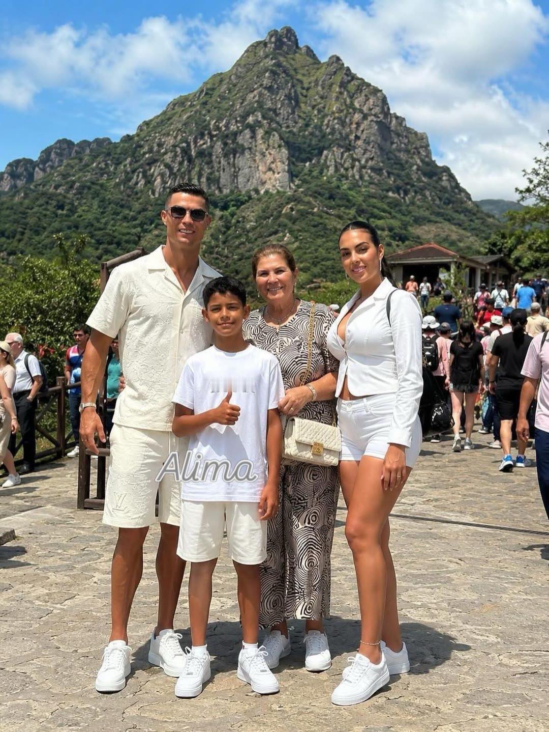 C罗乔治娜回应第七个孩子C罗被问到是否还会继续要孩子、甚至凑齐7个（他的幸运数字