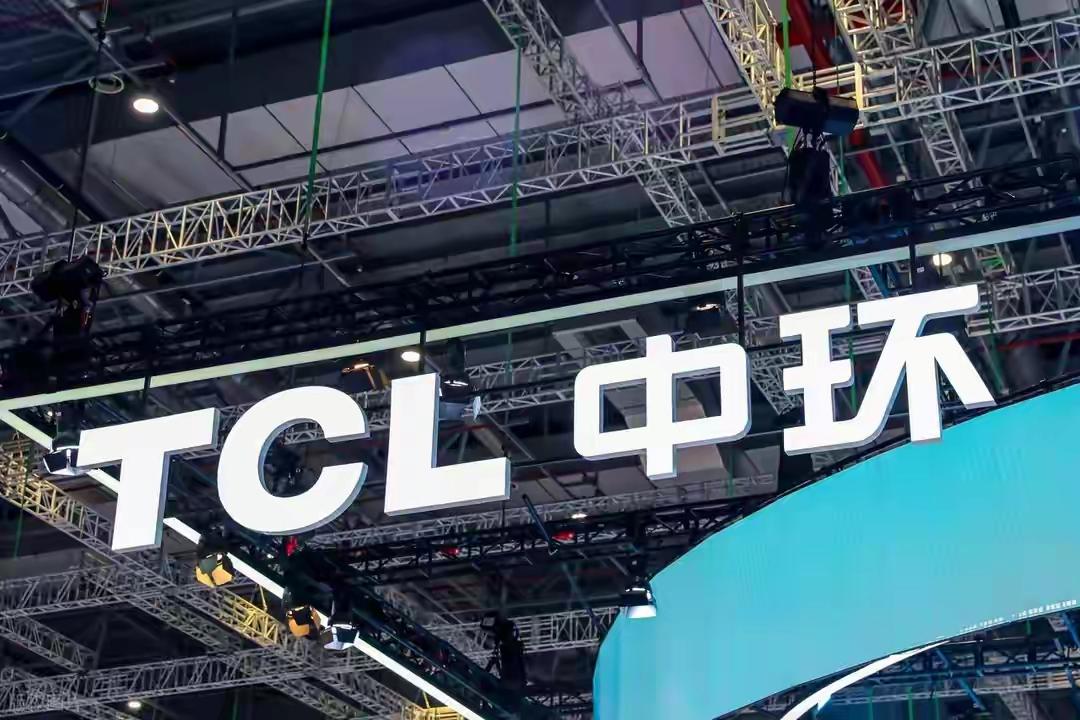 京东方最大卖点，其实苹果屏订单，目前还在果链上。而热炒玻璃基板，与美国康宁合作，