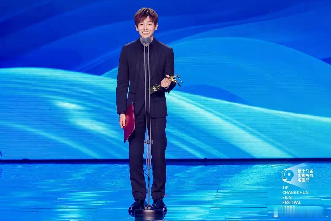 #彭昱畅暴瘦是因为阑尾炎#原来割完阑尾炎后会突然一段时间暴瘦的啊！！彭彭要注意休