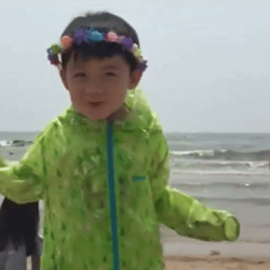 还想吃黄油柿子三明治 没有吐司边更好 只喜欢吃面包芯 明天要见到认识四年的网友 