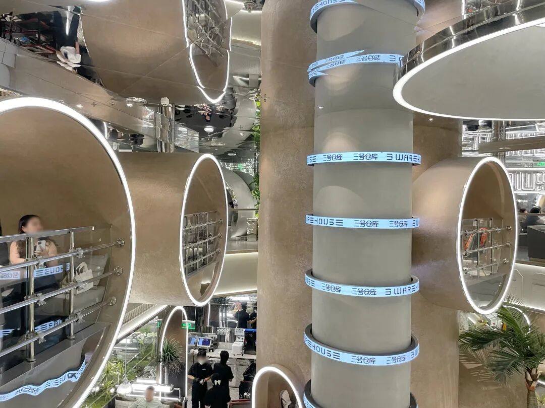 逆势开千平大店，常年排队！这家网红店到底赢在哪？