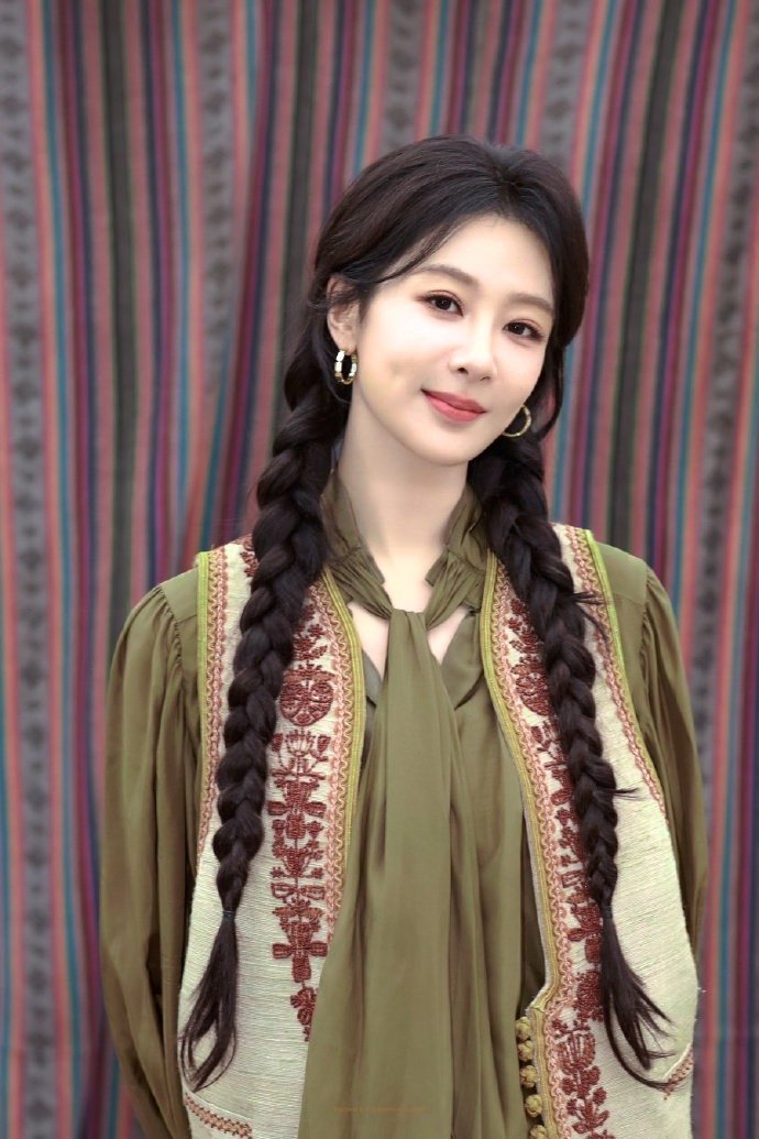 杨紫玉兰花开君再来 💜杨紫董竹君 保持积极阳光的心态，幸运和美好就会不期而至!