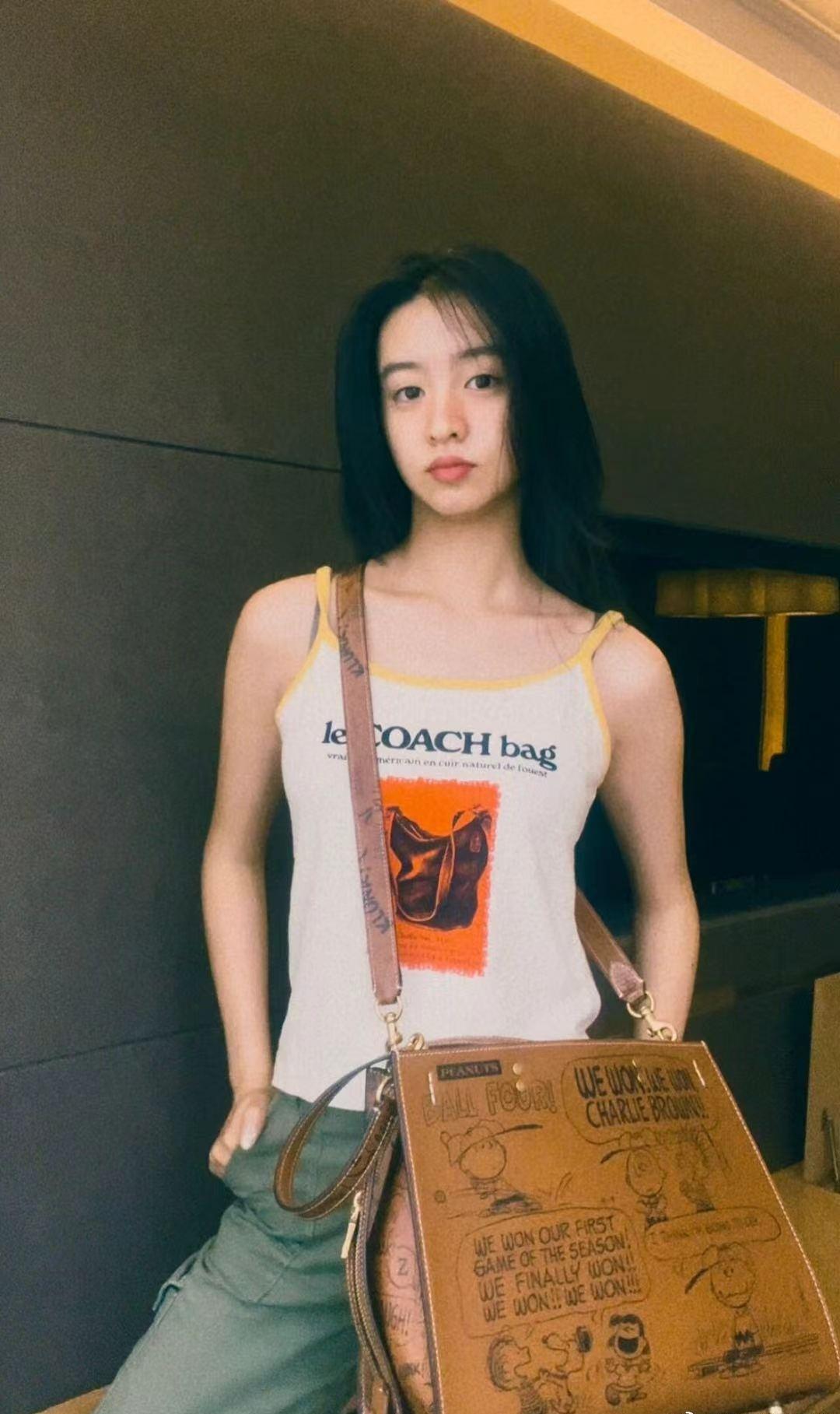 木村光希这组近照真的惊艳到我了，五官轮廓越来越清晰，眉眼间那股子英气跟木村拓哉简