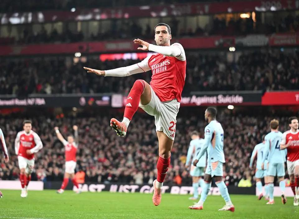 英超综述：阿森纳5分领跑 切尔西利物浦翻车不胜 维拉6连胜升第3 北京时间12月