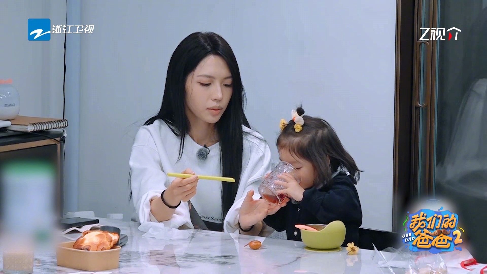 90后父母是如何整顿孩子的哈哈哈哈这届父母带孩子是真的有一招，“利用”小朋友们的