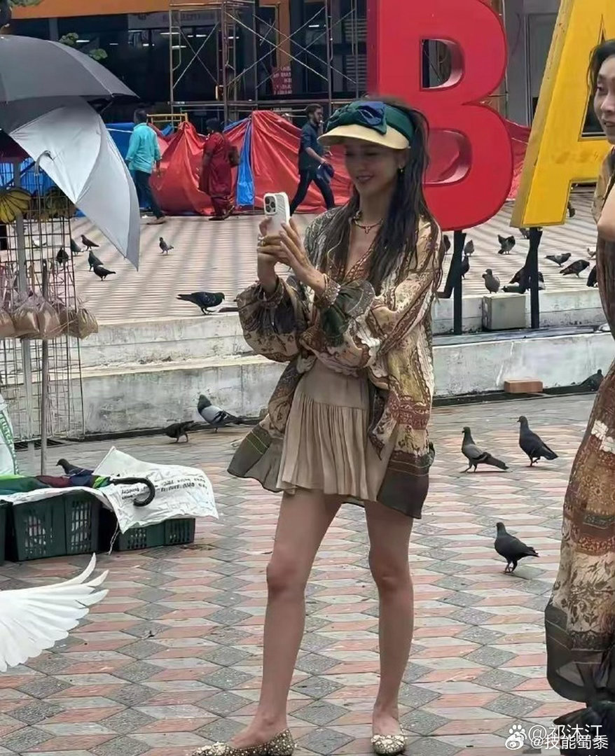 佟⁠⁠丽娅‏﻿本人真的很瘦，‎看﻿着有点﻿﻿⁠干巴巴的，‏但一上镜就‎完全不一样