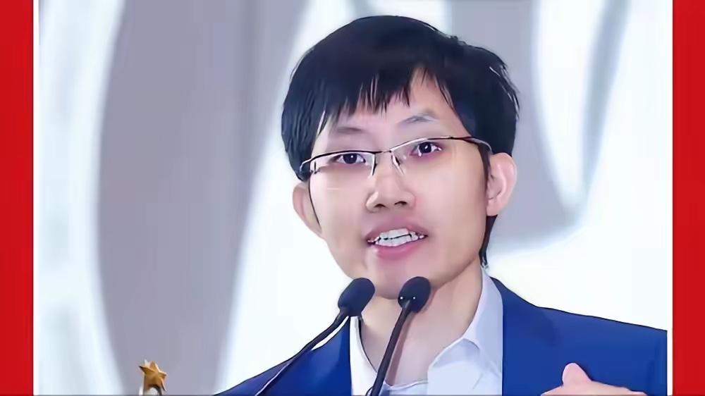 科技圈彻底炸开了锅！40岁平时不爱张扬的大佬梁文锋，突然做成了件惊天动地的大事，