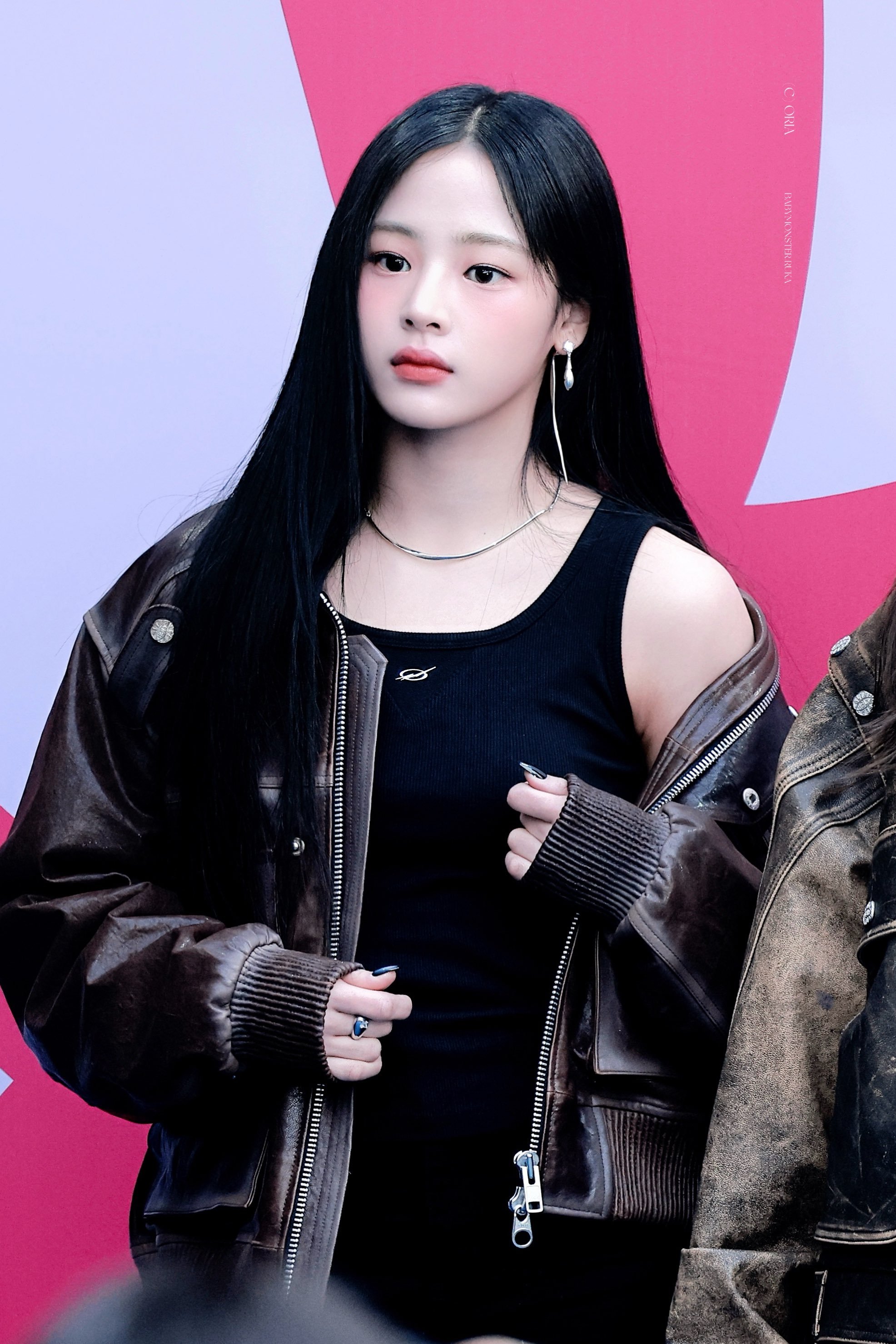 站姐们在愚人节公开的MINJI照片 