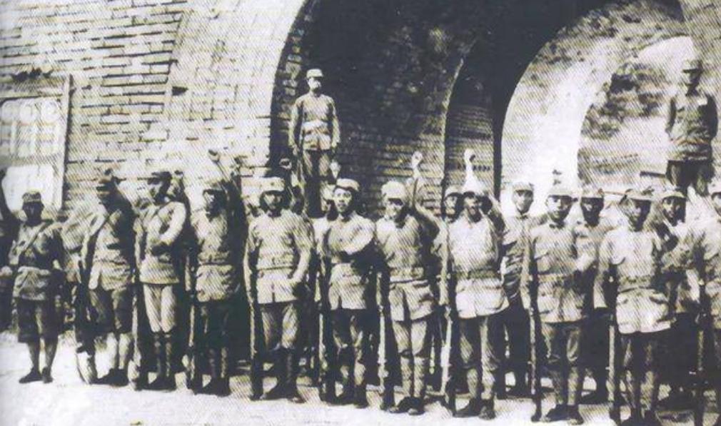 1934年，3000名红军被十倍于己的敌人包围，战士们写下血书，准备慷慨赴义！危