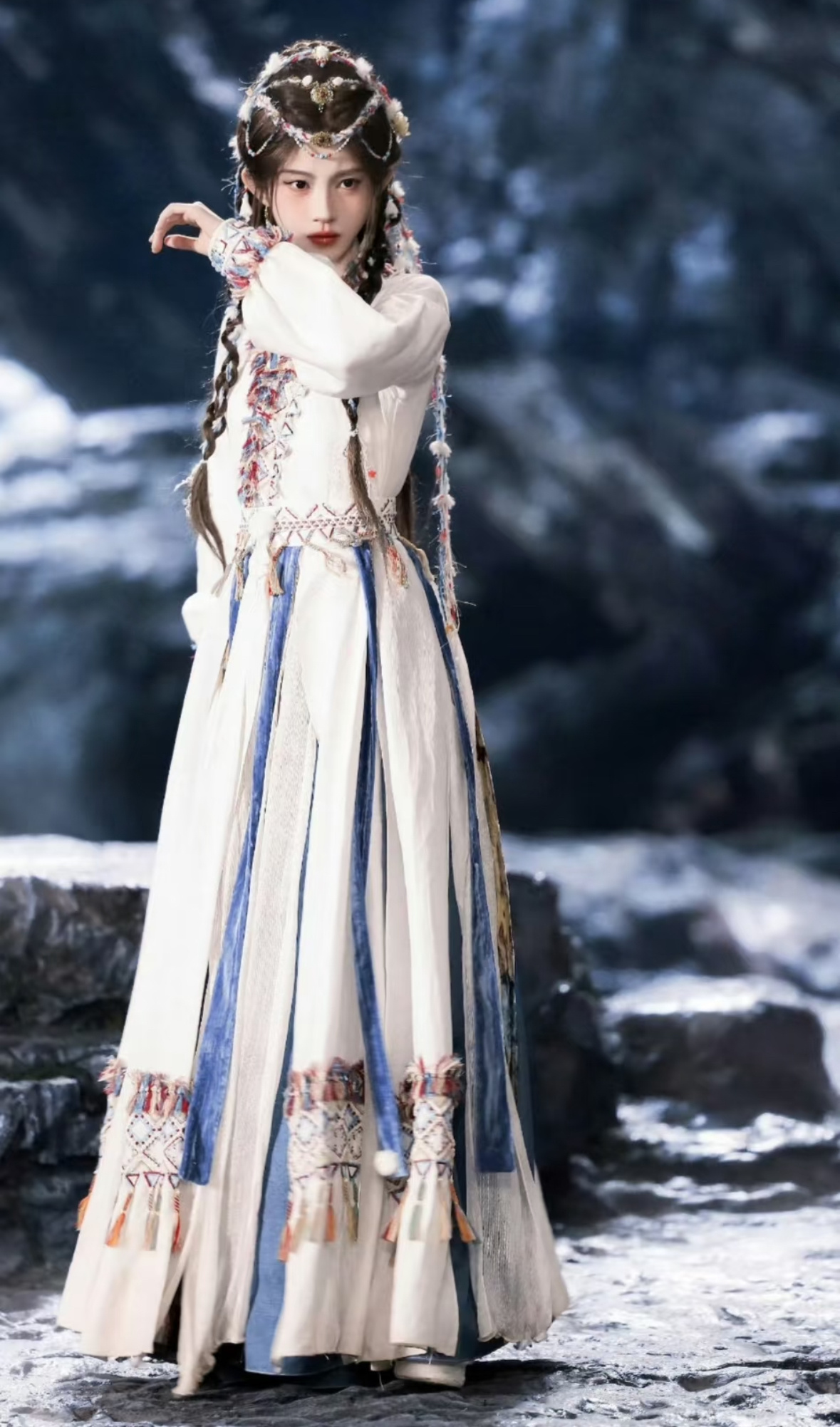 月鳞绮纪 空降 我是真的很想看露芜衣的漂亮裙子丝芭收手吧，你的背后空无一人