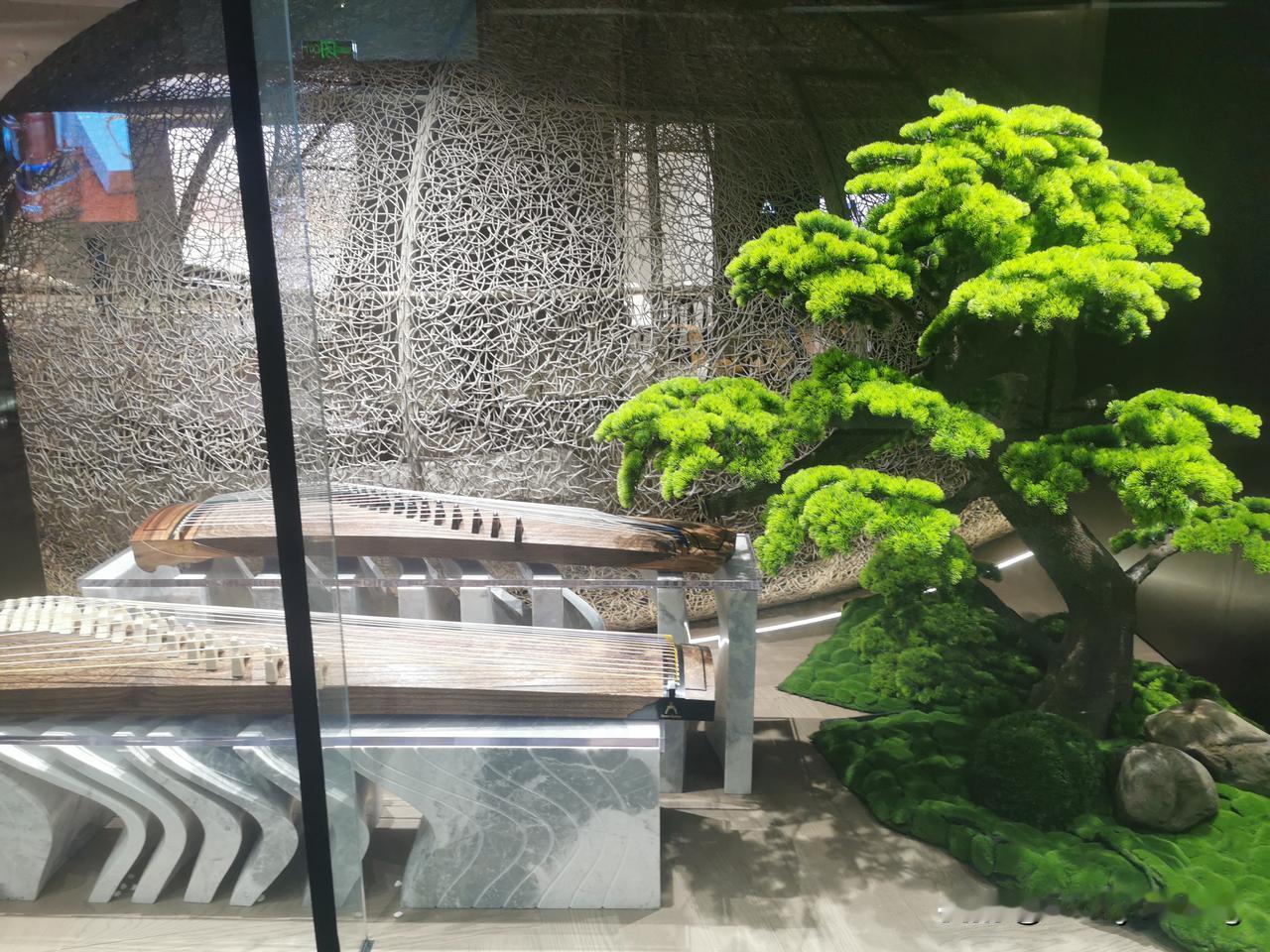 释怀就是在自我防护

我们一边自我内耗，一边自我治愈。
时而心想，见过花开便足矣