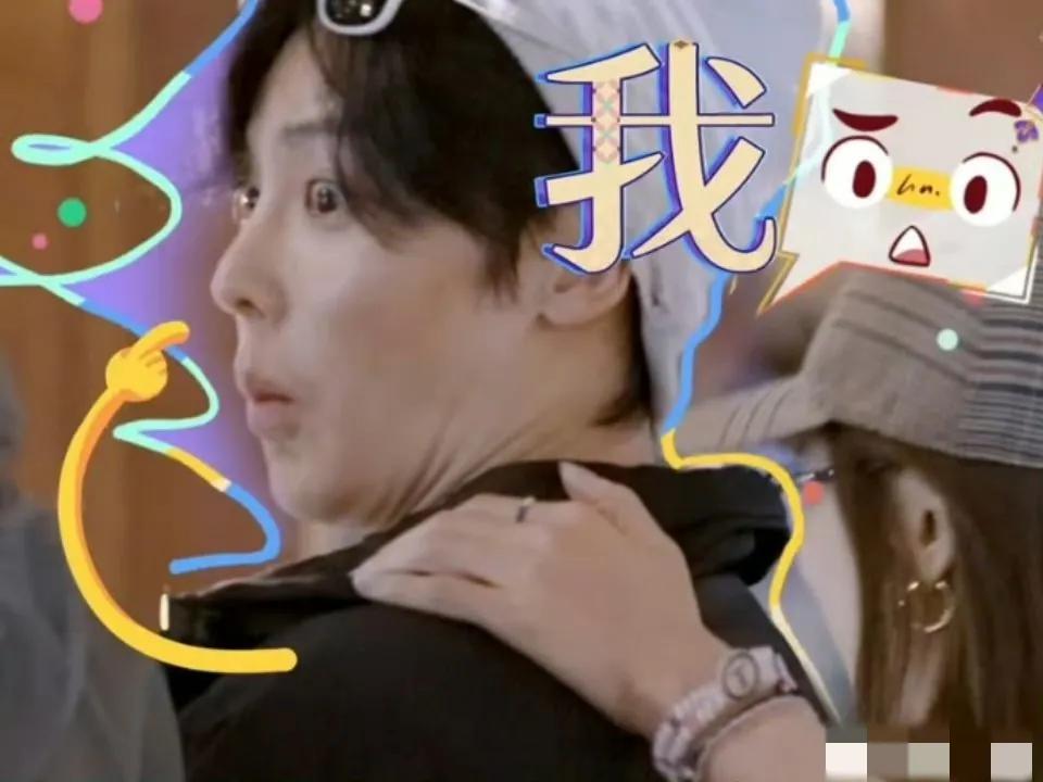 侯明昊引发热议！
10月2日，侯明昊突然引发了热议，只因为在新的一期花少中侯明昊