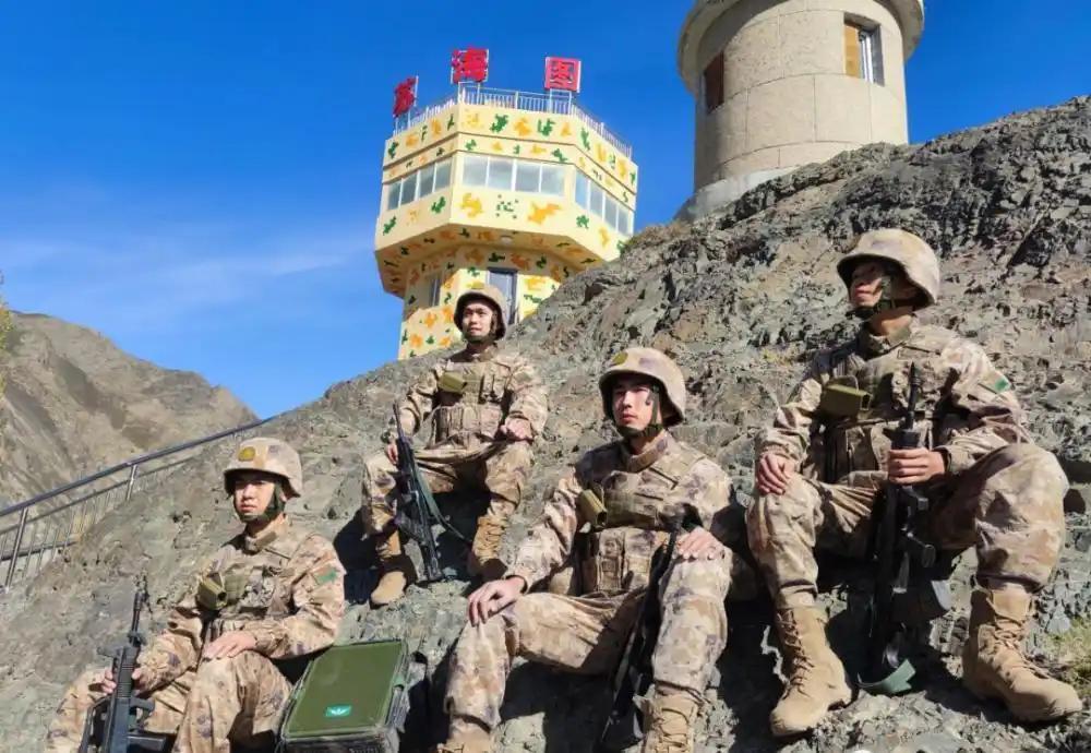 为什么新疆军区保留了 4 支建制完整的师级作战部队？还全部升级成了重型合成师。这