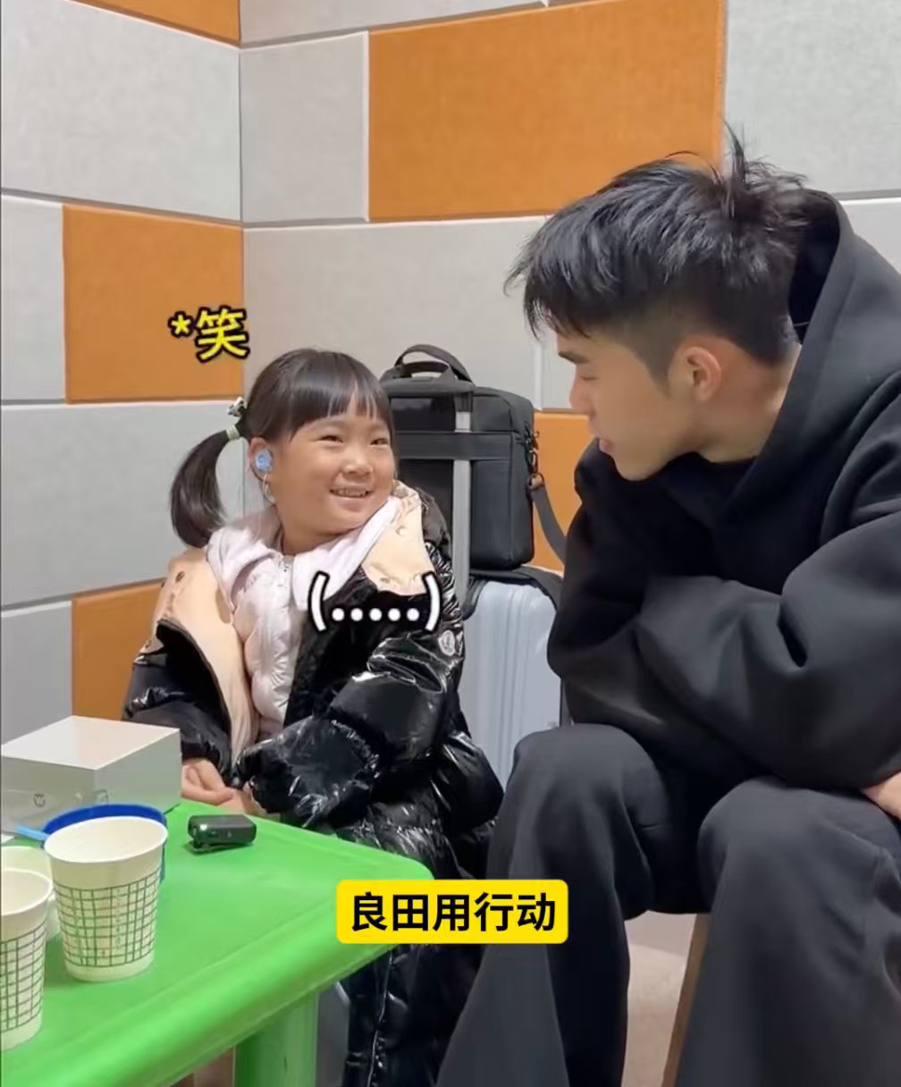 良田在河北唐山的这次记录，让公益内容回到了“人”本身。为100位听障老人和孩子进