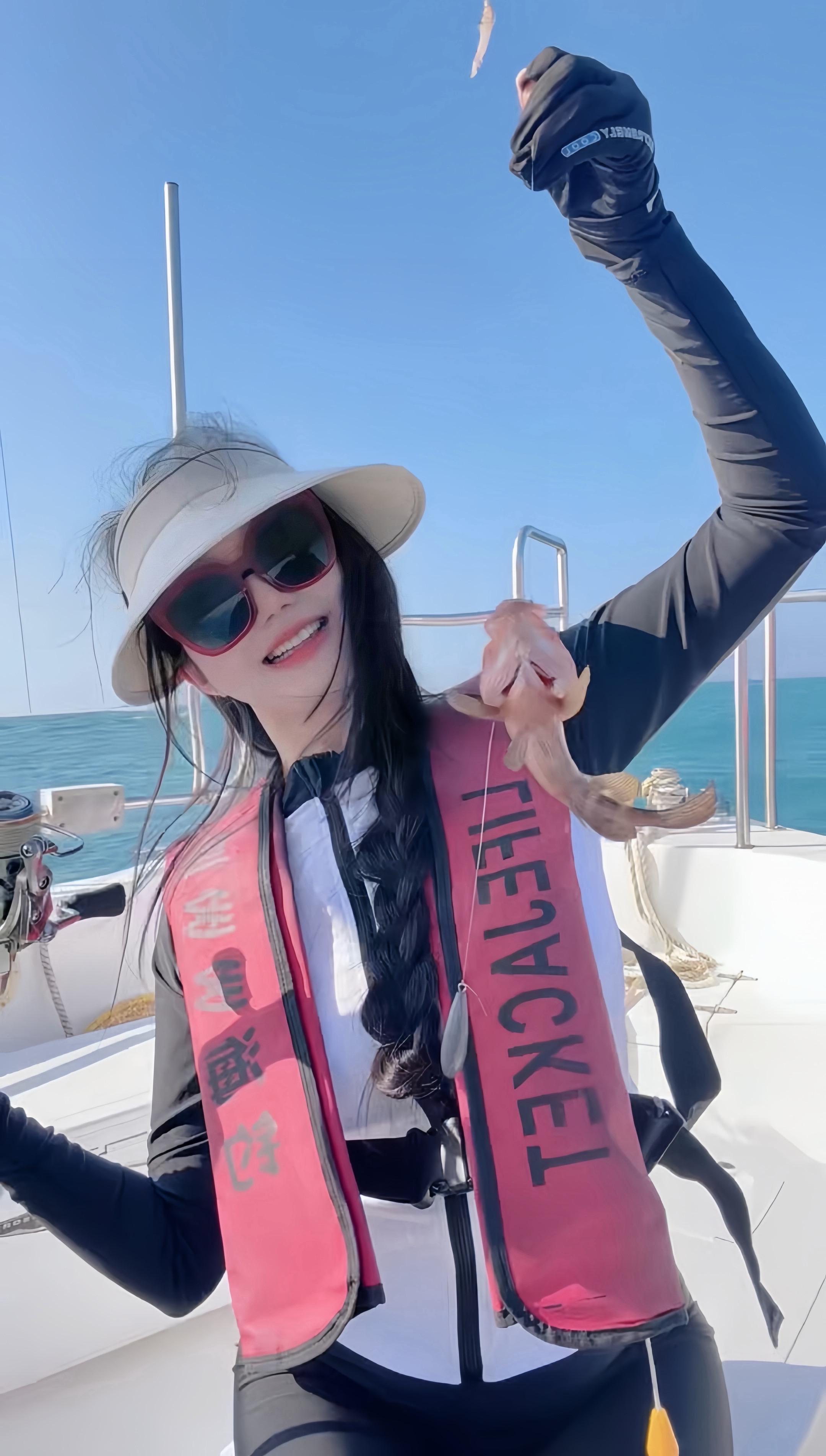 开心开心 钓到鱼啦