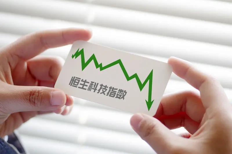 恒生科技未来的最小阻力方向，依然是向下。
现在的反弹，是下跌途中的反抽，不是反转