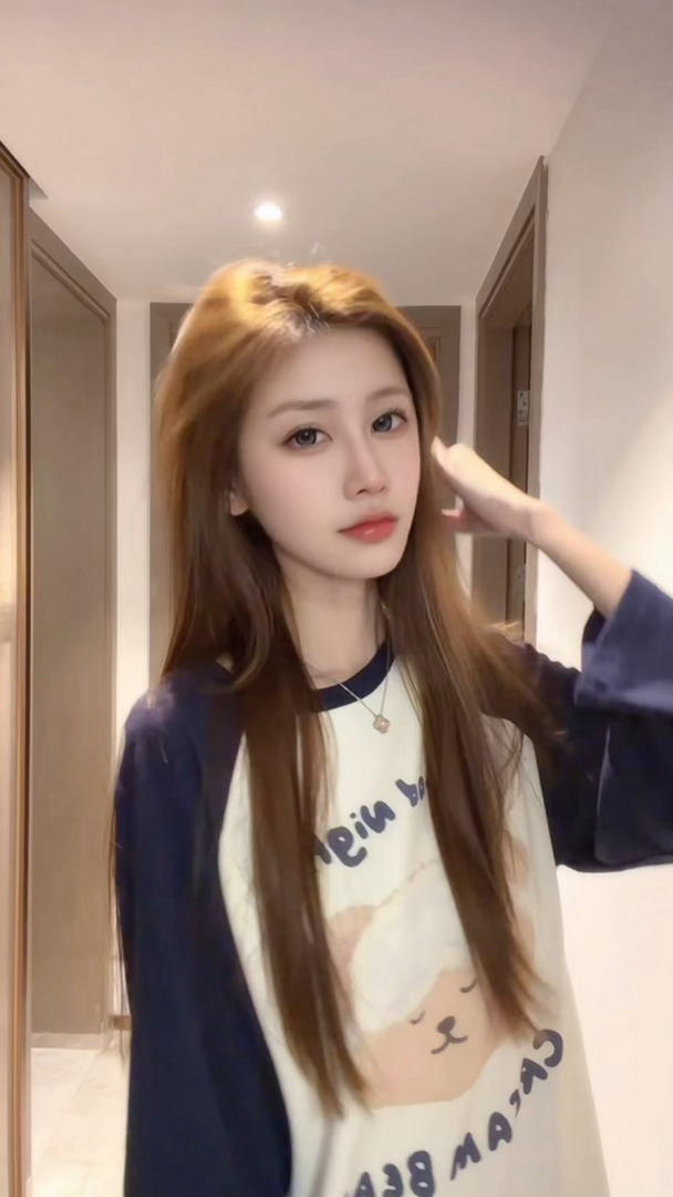 好黄的头发！好重的滤镜 又找到了我爱的美颜 ​​​