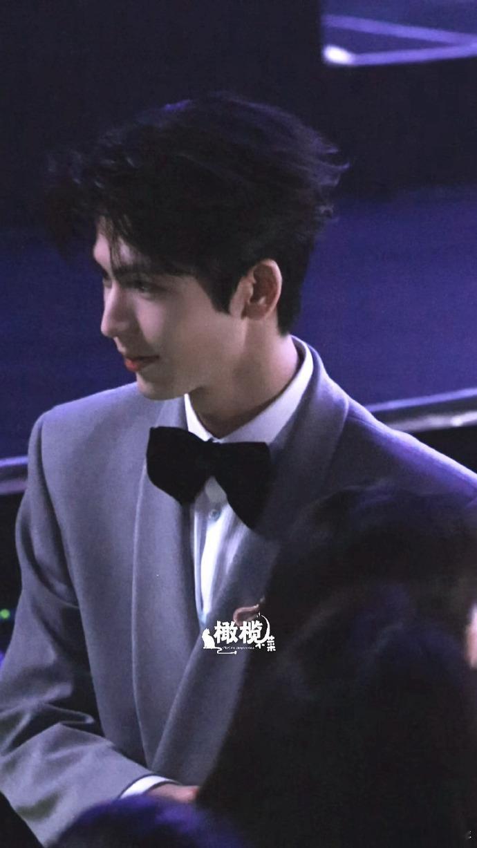 有点像偶像剧了张凌赫张凌赫这一次的跨界表现也是带给我们大家很多不一样的体验，而且