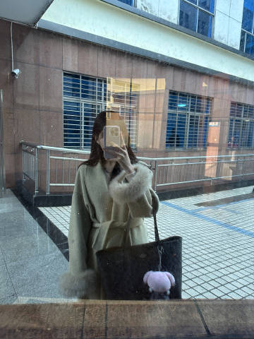 能记得带一次水吗小姐姐 每次上完课嘴都干了。