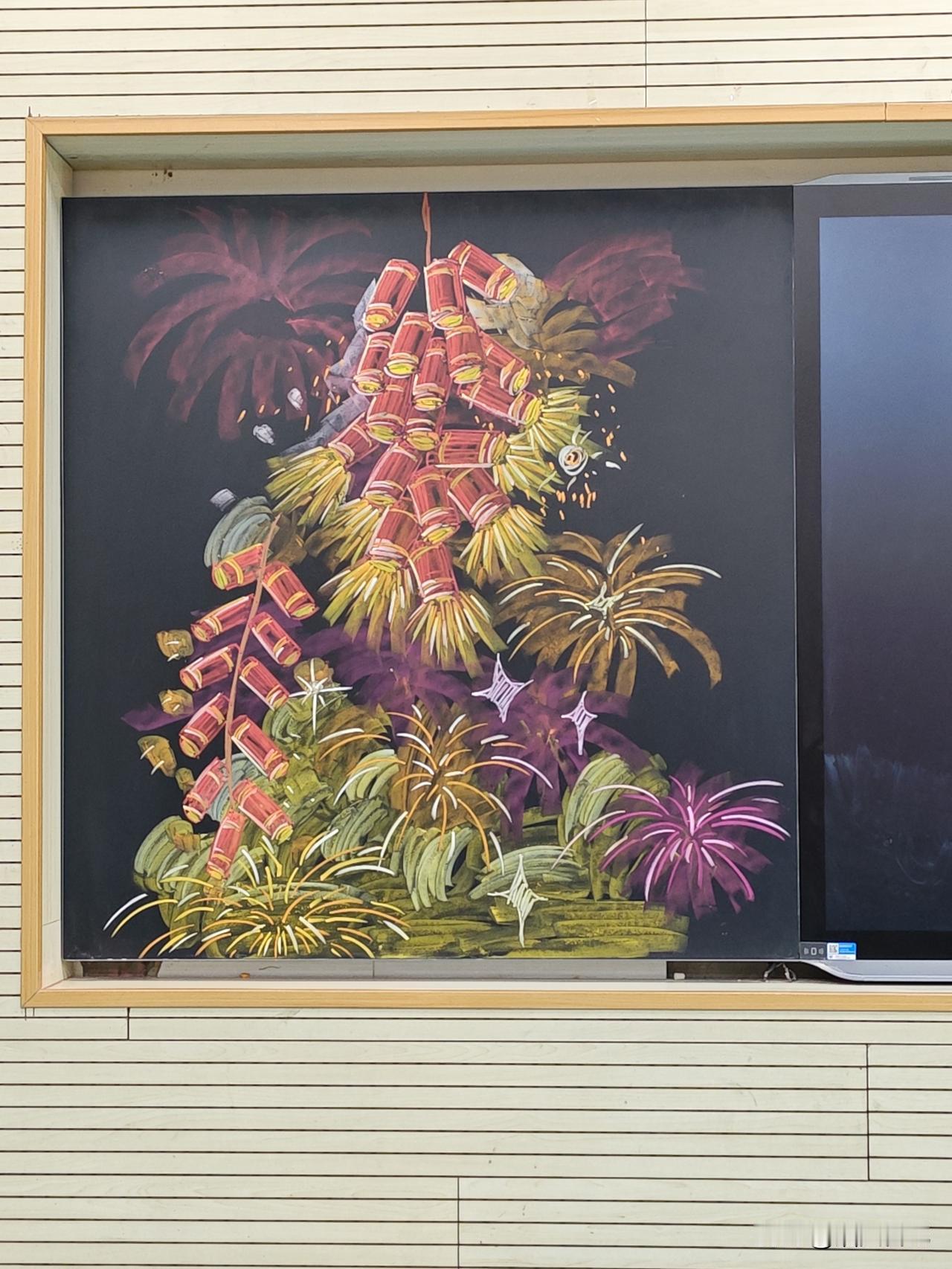 我们学校的老师真的是样样精通

昨天我们举行了贺新年手工创作，学校给每个老师都精