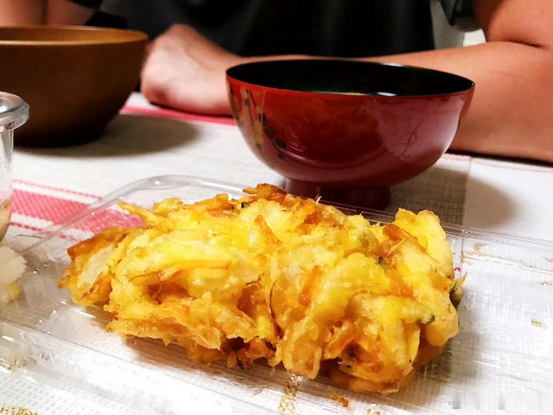 【搬运】2018年07月29日我家餐桌晚餐我姨昨晚打包给我的卤肉好好吃😋我家老