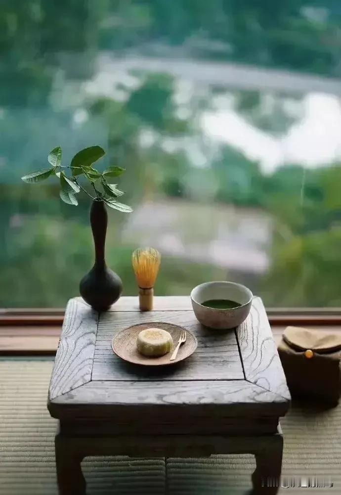 天涯海角，巨石留念，
人间真情，距离很短。
候鸟迁徙，海岛避寒。
椰林猎奇，南北
