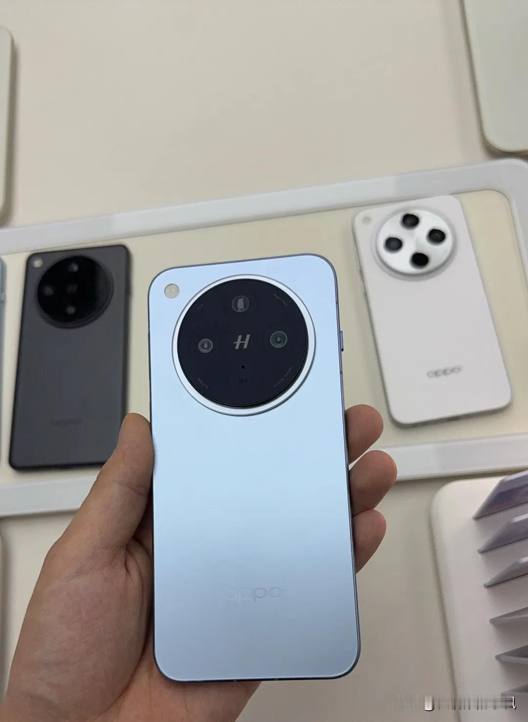 看了一下oppo findx8的手机模型，直接爱上了这个颜值！！！


这不比隔