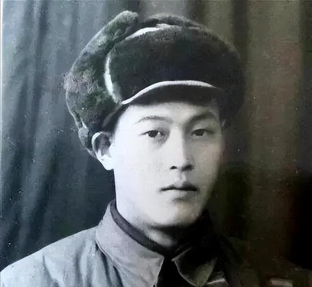 1952年，志愿军战士张文荣被美军俘虏后叛变，接受完改造后，他奉命打入志愿军内部