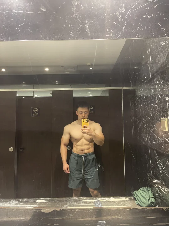 你每天努力训练 不发朋友圈是因为什么🤨