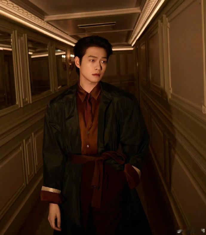 魏大勋内循环风扇不得不说魏大勋也太懂拍照了，别人还在硬凹造型，他直接自带内循环风