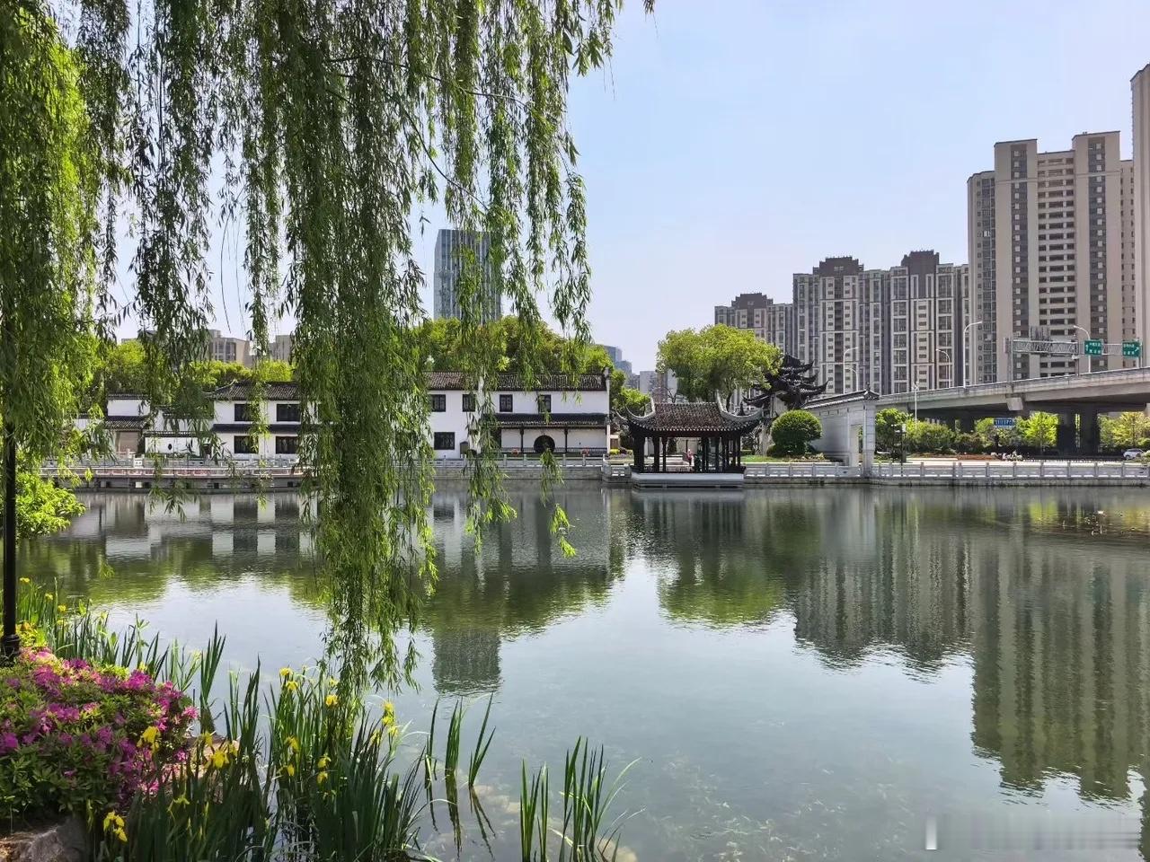 算力租货赁核心领域1，算力服务2，算力租赁3，光通信4，光芯片5，液冷服务器6，