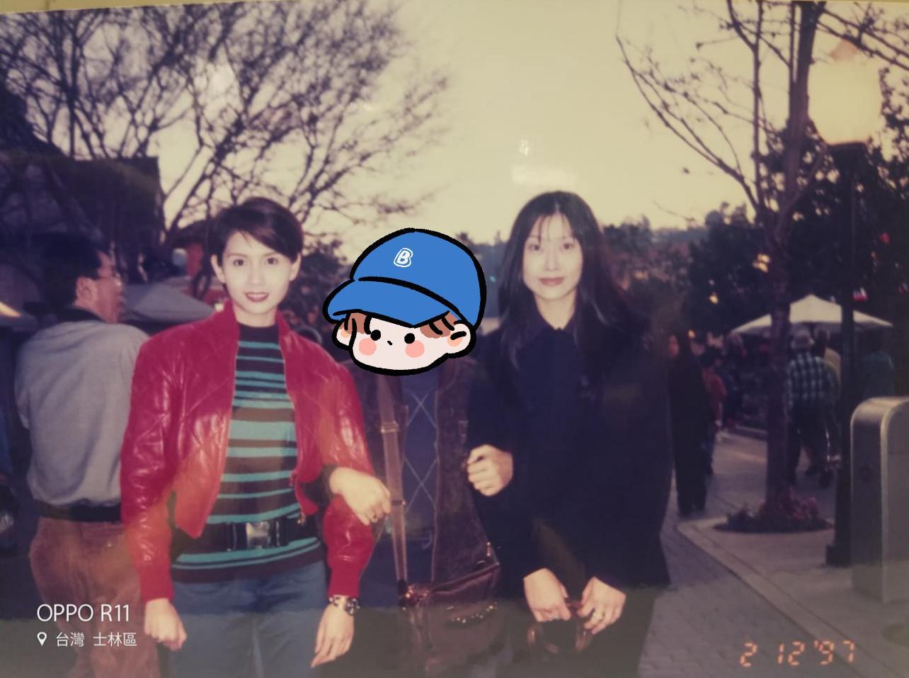 1997年，TW粉丝在洛杉矶的环球影城旅游时偶遇#邱淑贞# 和#叶玉卿# 两大港