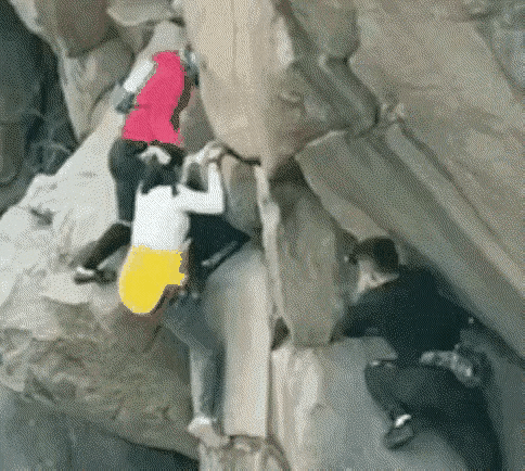 为什么带着没有训练过的女人去攀岩？

这事儿说起来真是让人捏把汗。又有一位女士在