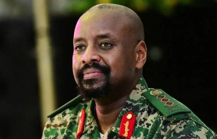 荒唐，乌干达总司令不但要美金，还要最美的女人…～

乌干达国防军总司令穆胡齐·凯