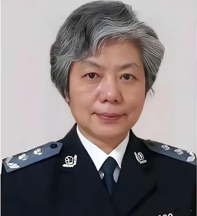 李玫瑾一针见血：扶老人被讹、无证据索赔，直接按敲诈严惩！不能判就重罚
 
中国人