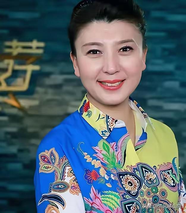 有很多人说他炫富伤害了基层劳动者，基层劳动者是国家的根基，伤害国家的根基是什么行