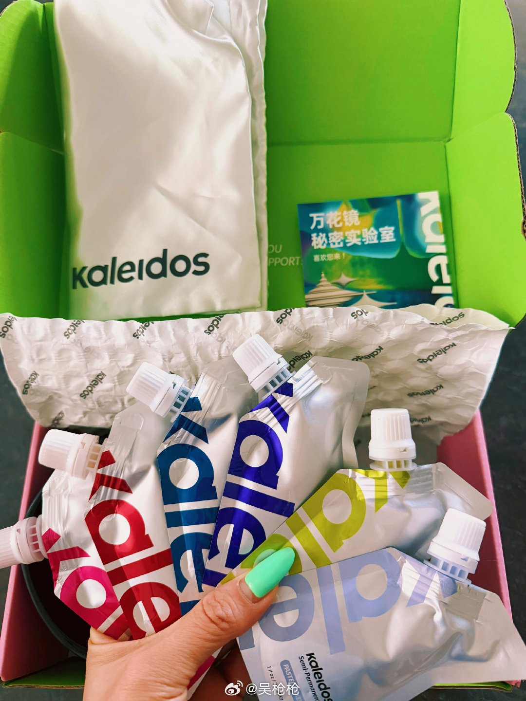 我看VC染的那个头发颜色特别好看而且发质还特别好 特别亮 我就问她是什么染发膏她