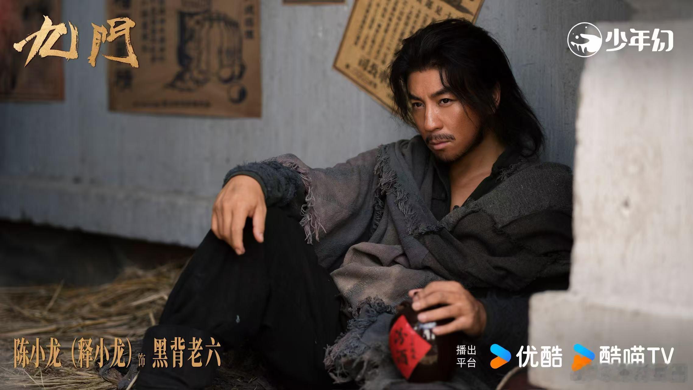 九门全员戏服出场九门剧里一起出生入死，剧外全员戏服齐聚线下👖，九门这股整整齐齐