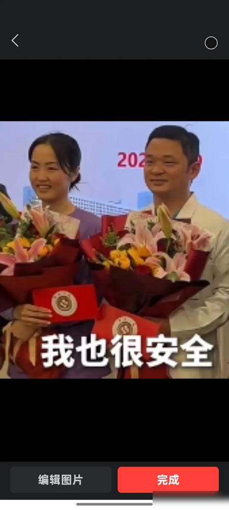 那个沙滩上跪地救人的护士，火了。可她一开口，大家讨论的焦点全歪了。
海南的沙滩